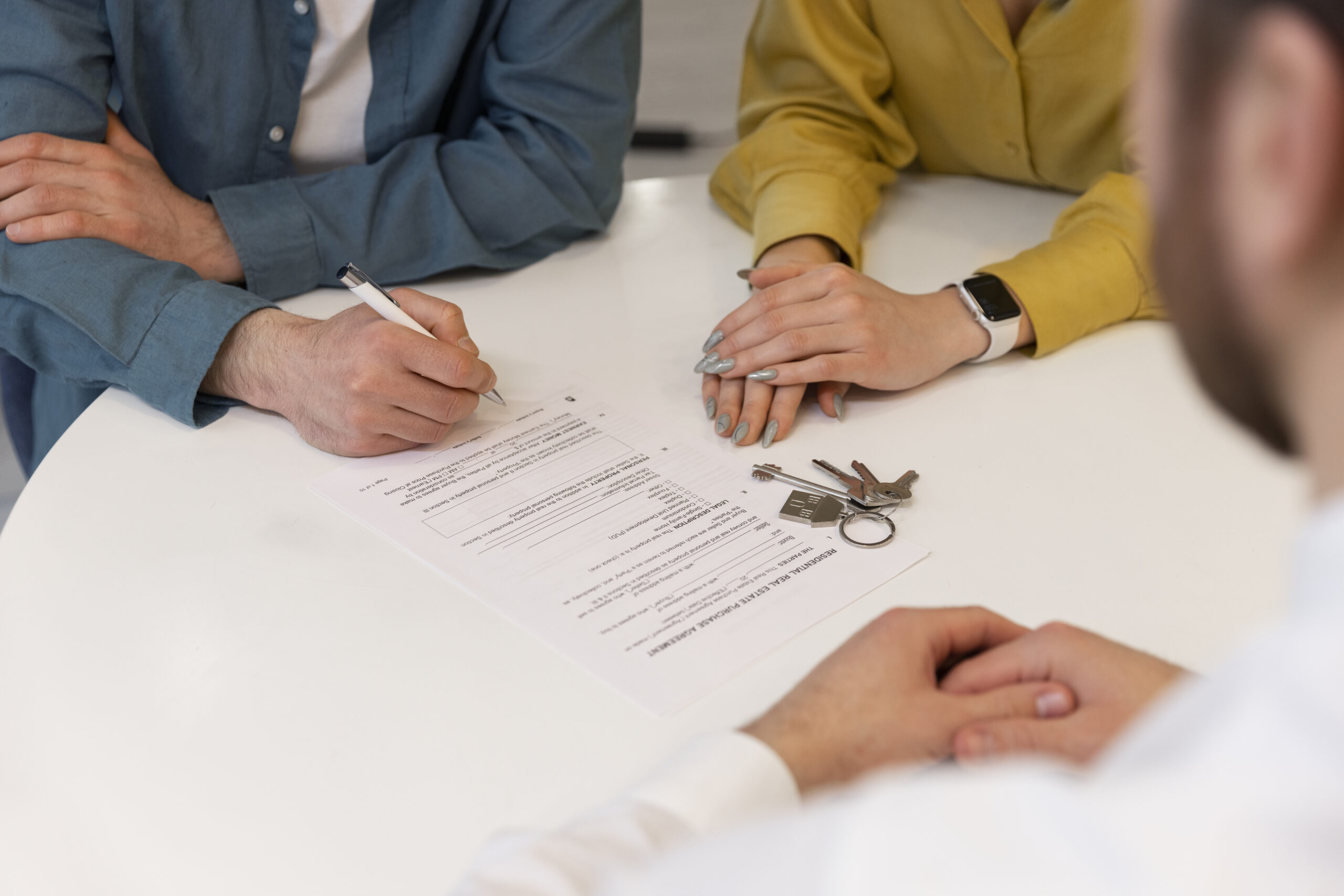 Read more about the article How To Approach Lawyer For Sale Deed?